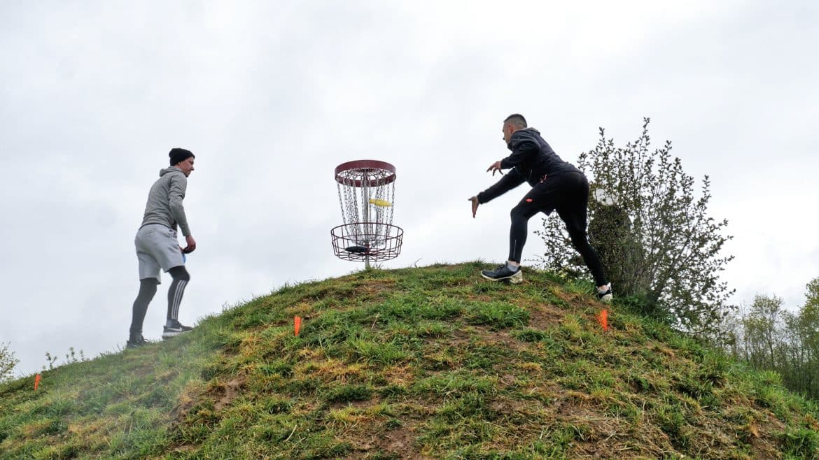 Grūtākajā disku golfa trasē sākas cīņa par Latvijas kausu