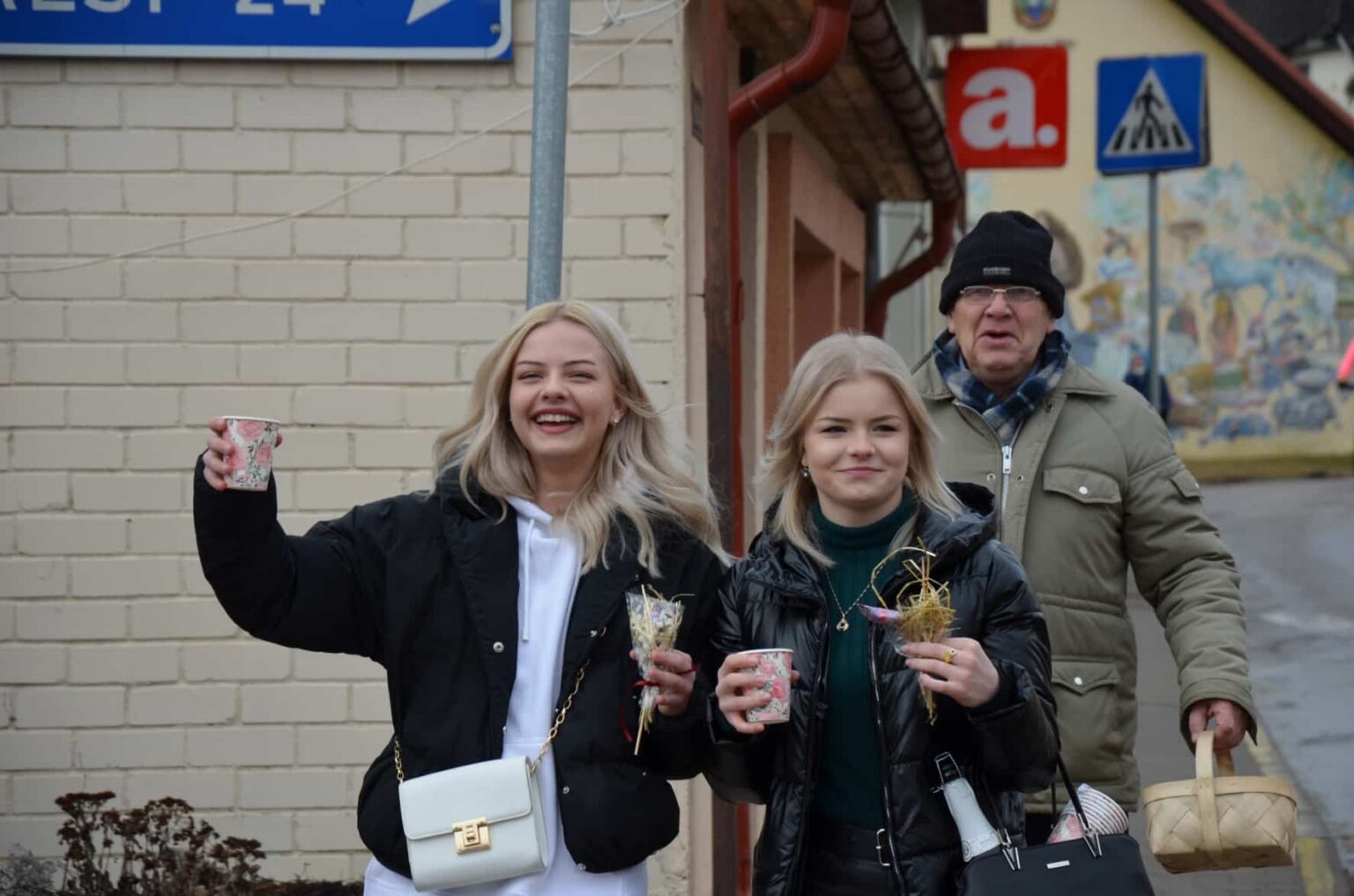Sabilnieces svētkos saņem sniegpulkstenītes