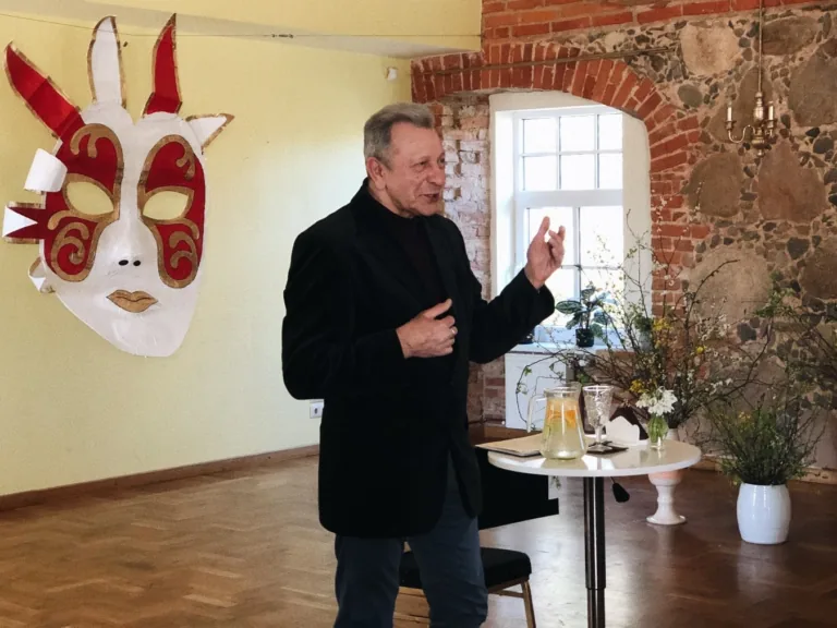 Teātra dienām par godu Laidzes pagastā viesojas Jānis Skanis