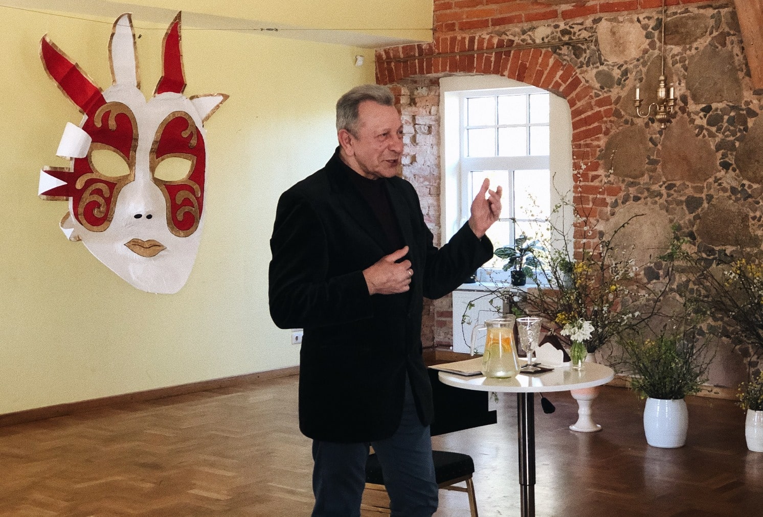 Teātra dienām par godu Laidzes pagastā viesojas Jānis Skanis