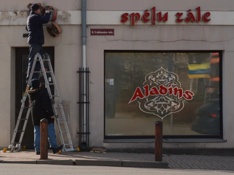 Talsos slēdz spēļu zāli “Aladins”