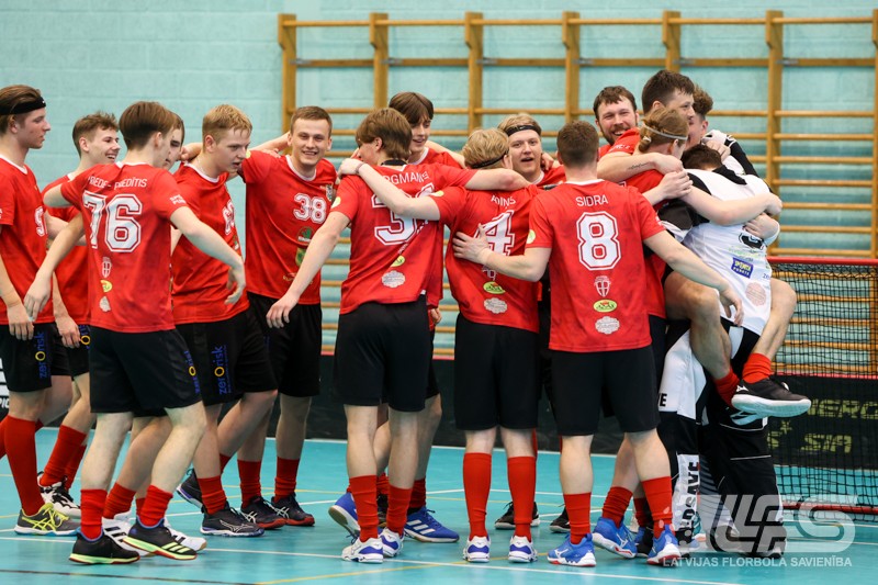 1. un 2. līgas florbola komandas Latvijas čempionātā izcīna bronzas godalgas