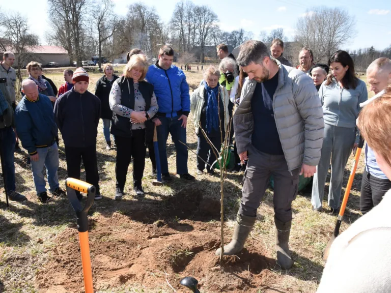 «Veģos» par divdesmit augļu kokiem plašāks dārzs