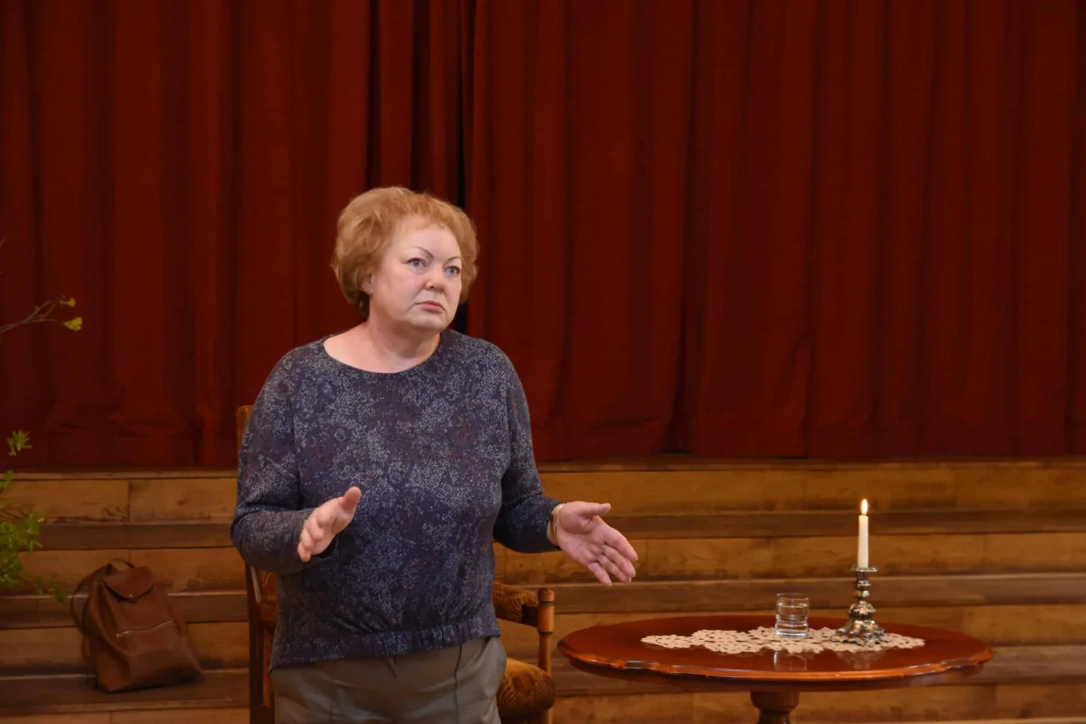 Ar juridisko sapratni un morālo intuīciju. Tiņģeres muižā viesojās detektīvrakstniece Rolanda Bula