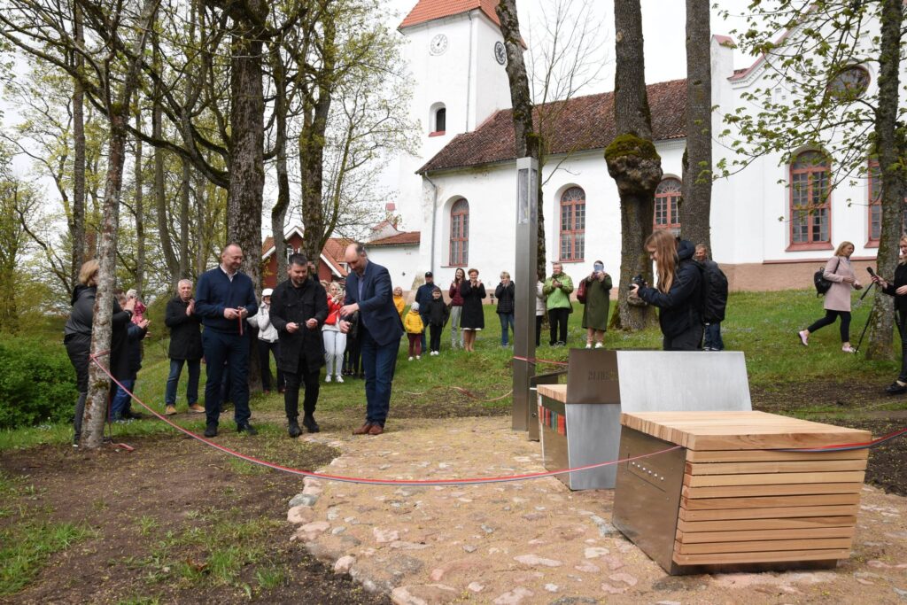 Talsu Baznīckalnā ik dienu skanēs Intara Busuļa mūzika
