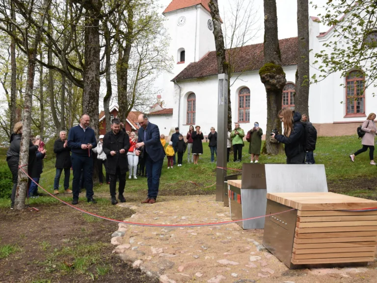 Talsu Baznīckalnā ik dienu skanēs Intara Busuļa mūzika