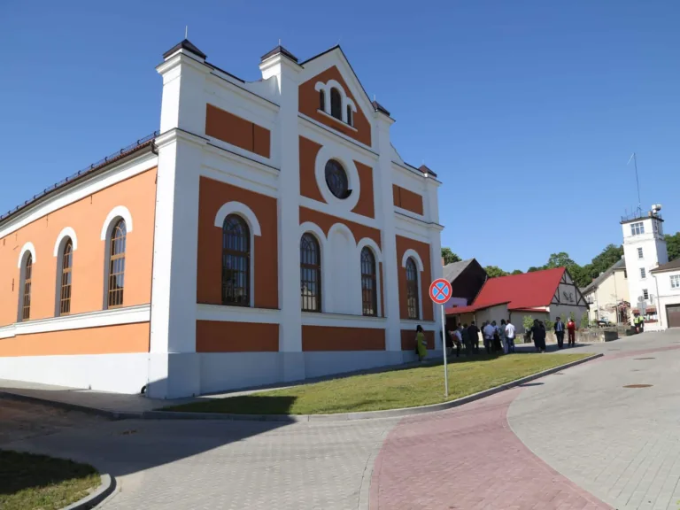 Ceļojums pa Ziemeļkurzemes mākslas zelta loku