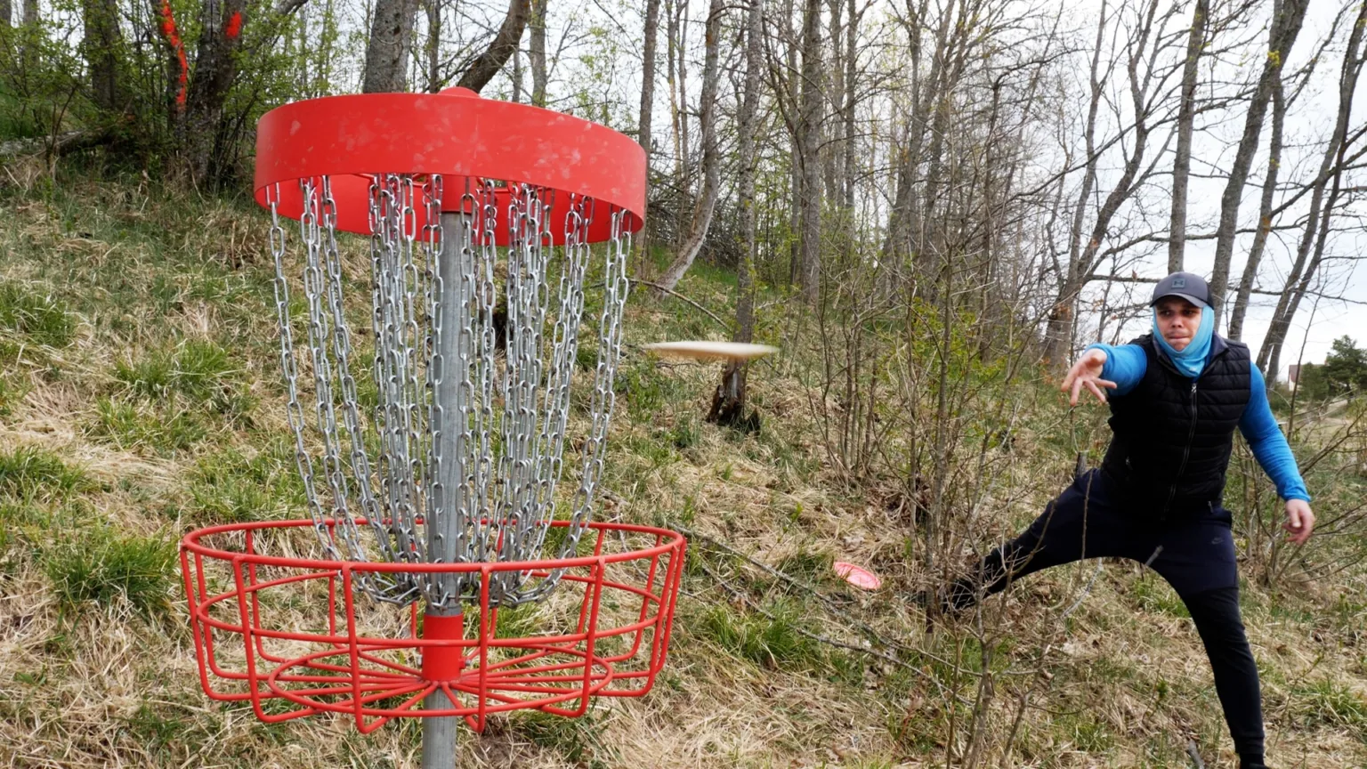 Disku golfs Talsu novadā gūst arvien lielāku popularitāti