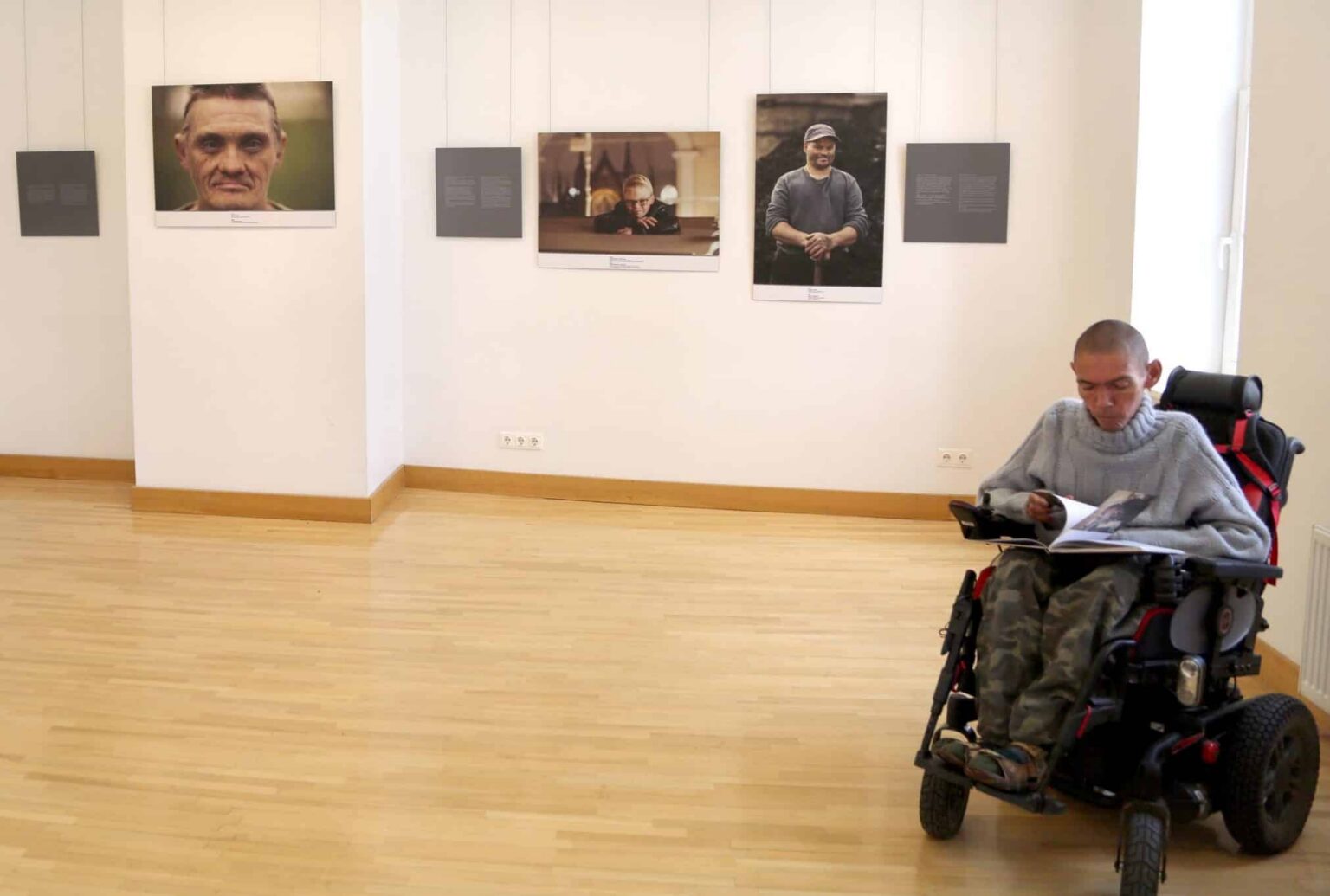 20 fotostāstos «Piedzimis Piederīgs?» apbur cilvēki ar īpašām vajadzībām