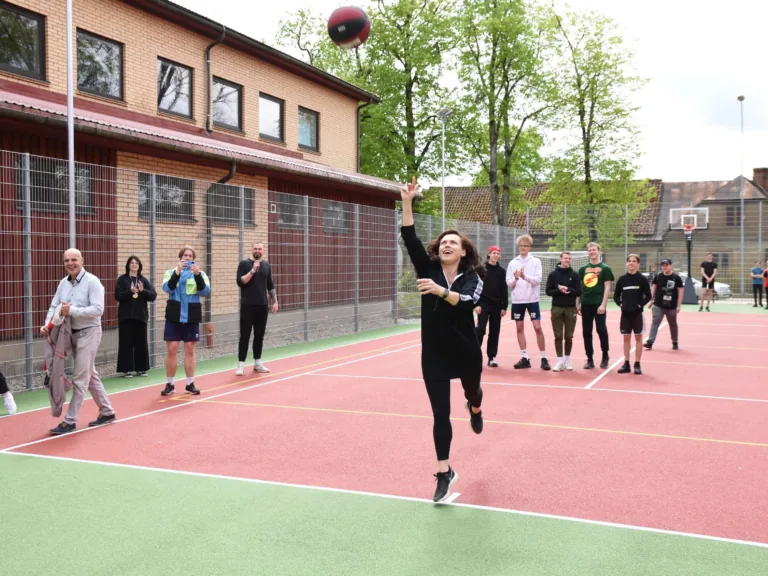 Talsu Kristīgajai vidusskolai – jauns multifunkcionālais laukums