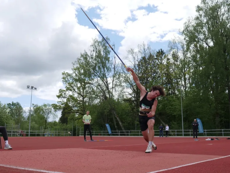 Talsos startē Latvijas labākie šķēpmetēji