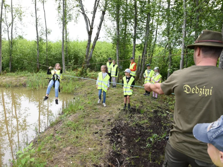 Viesojoties mednieku klubā «Dedziņi» Valdgales pagastā