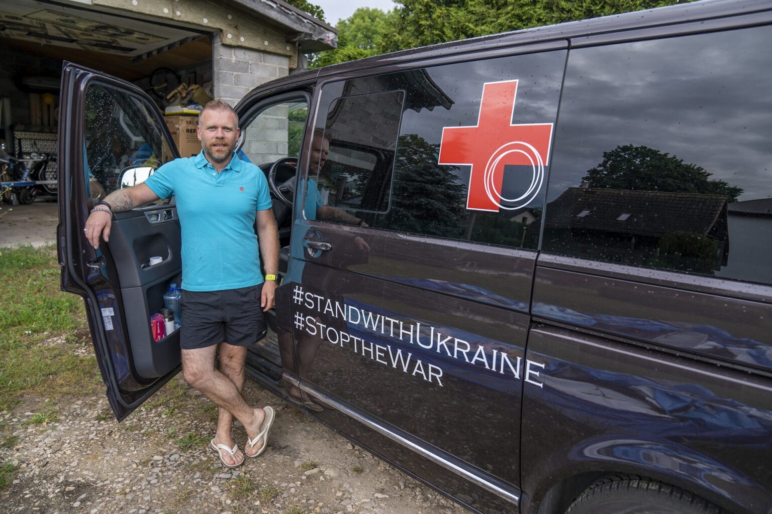 Pat 600 metrus no karadarbības zonas baiļu nav — ir tikai sajūta, ka jāpalīdz