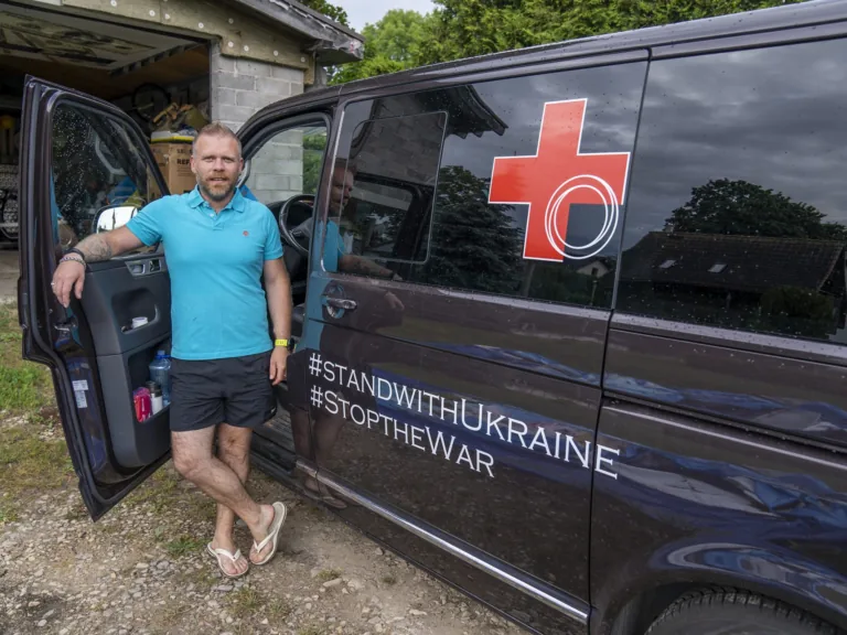 Pat 600 metrus no karadarbības zonas baiļu nav – ir tikai sajūta, ka jāpalīdz