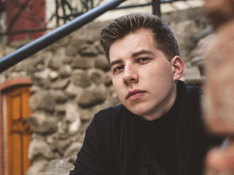 Spēja imitēt dažādas skaņas – Mika pašattīstīts talants