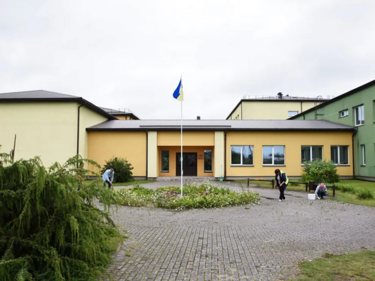 Virbu skolu pielāgo ukraiņu izmitināšanai