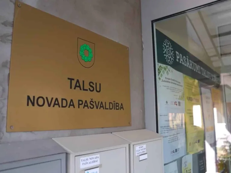 Amatu atstās izpilddirektore un viņas vietnieki