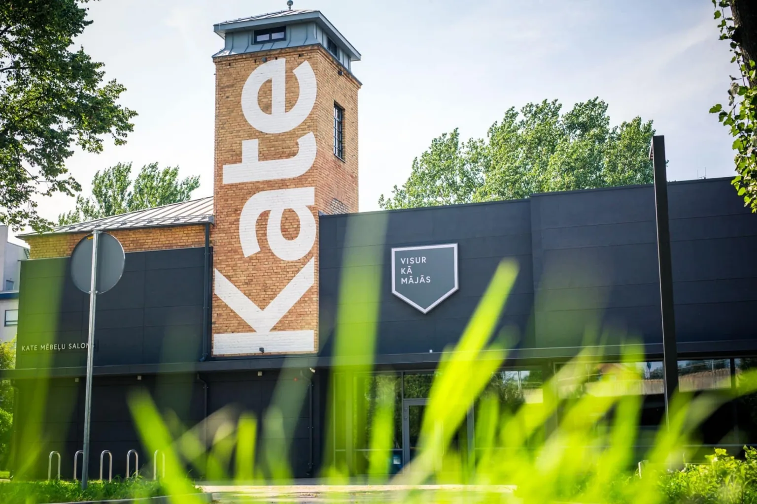 Iekārto mūsdienīgu darba telpu kopā ar “Kate”