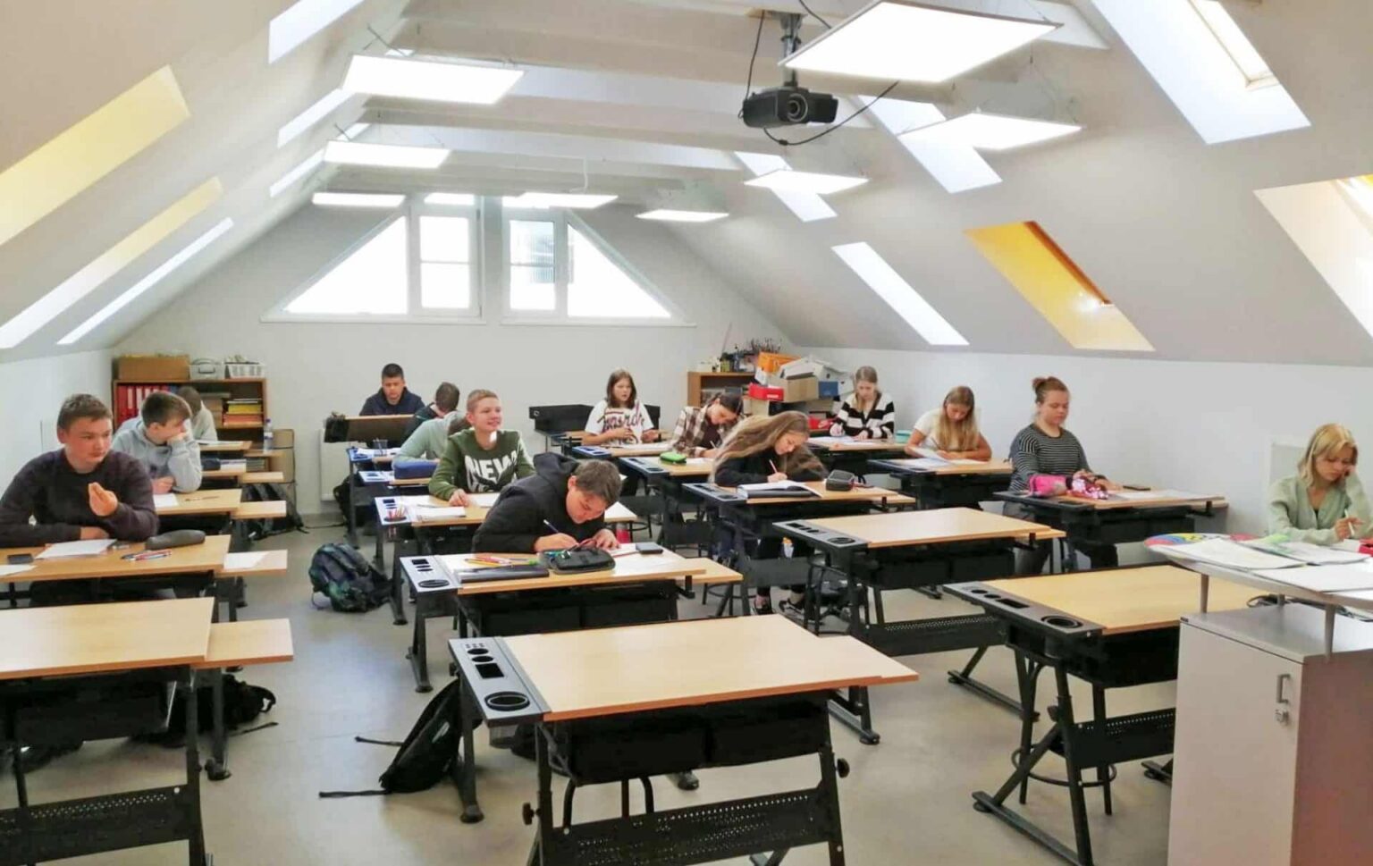 Angļu valoda — aizvien populārāka jauniešu vidē