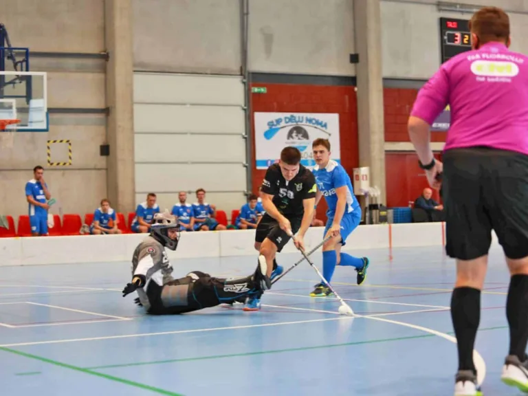 Veiksmīgi sākusies jaunā florbola sezona