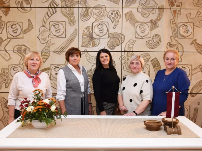 Izbraukumu laulības – piedzīvojums ar saviem plusiem un mīnusiem