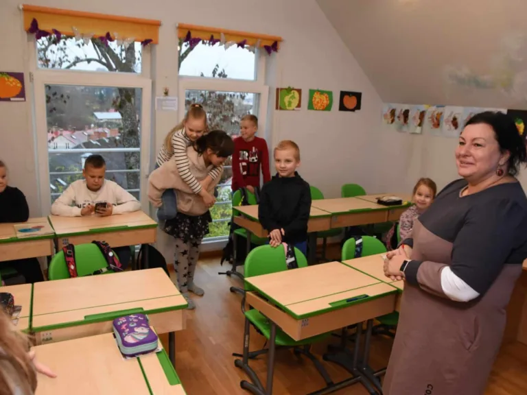 Talsu pamatskolas audzēkņi ar prieku pielāgojas jaunajiem apstākļiem
