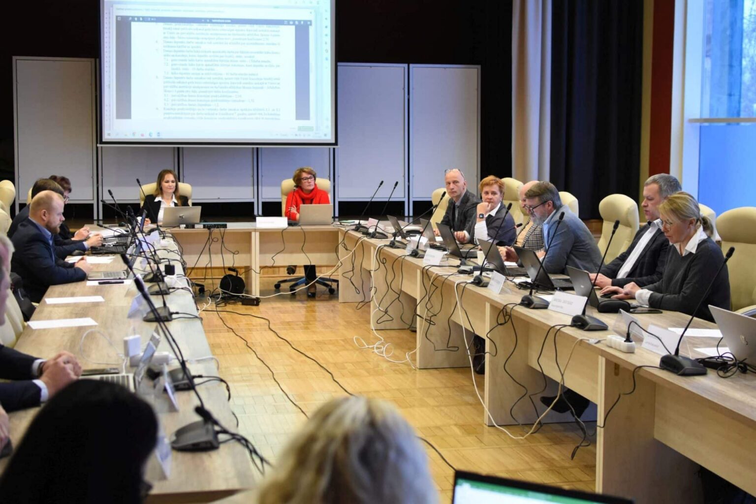 Talsu novada domes vadība samazina sev atalgojumu