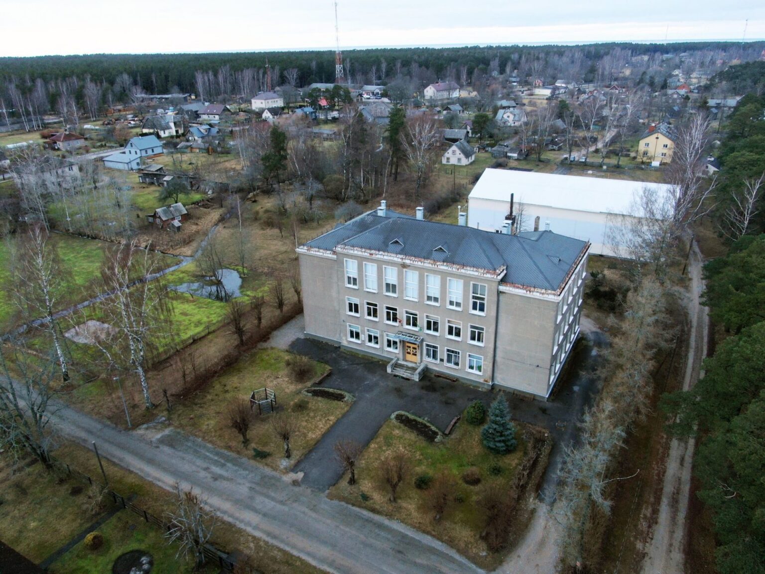 Ideja par Kolkas pamatskolas reorganizāciju un kļūšanu par sākumskolu plašāk izskanējusi vairākkārt. Skolas reorganizācija nenozīmējot tās slēgšanu. /Foto: Edgars Lācis./