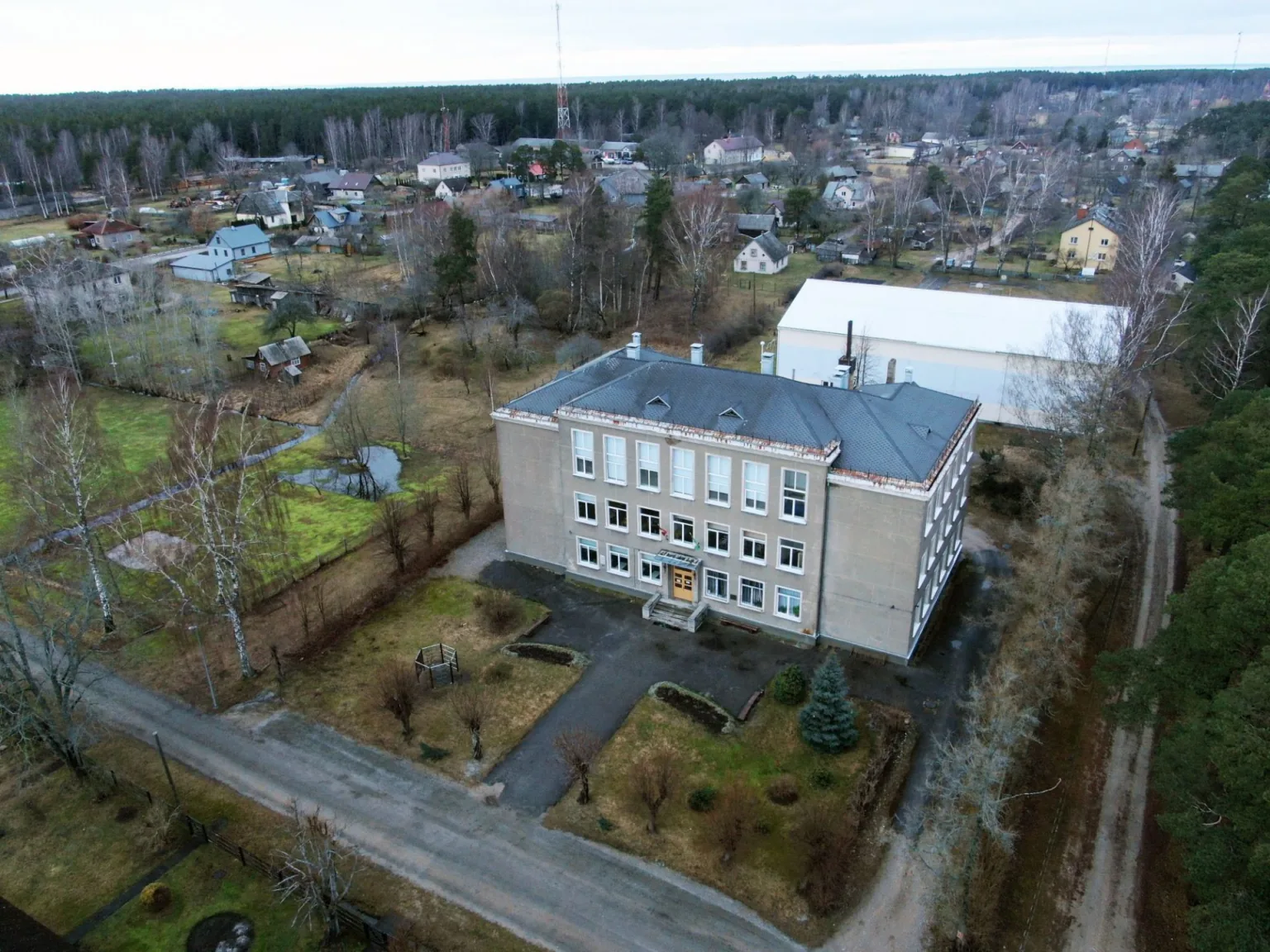 Ideja par Kolkas pamatskolas reorganizāciju un kļūšanu par sākumskolu plašāk izskanējusi vairākkārt. Skolas reorganizācija nenozīmējot tās slēgšanu. /Foto: Edgars Lācis./