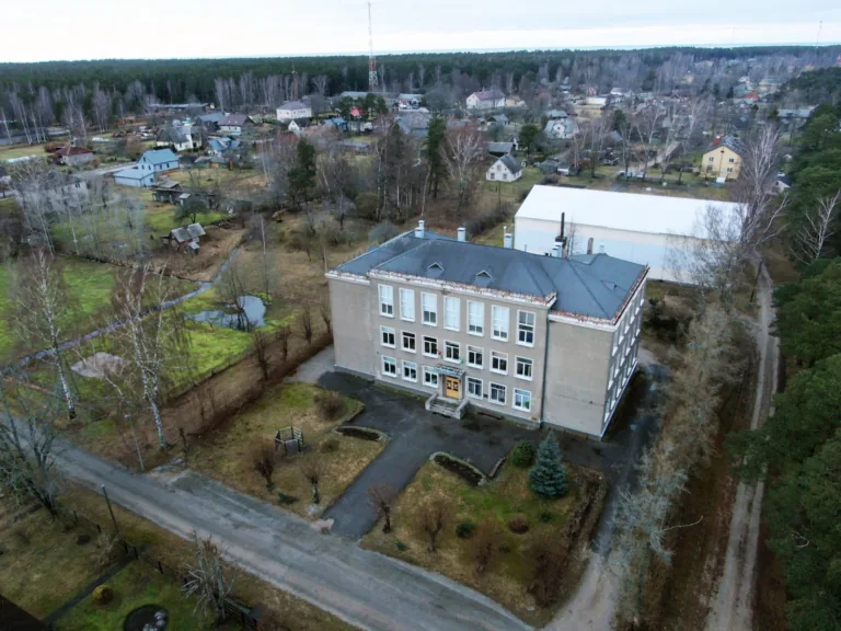 Ideja par Kolkas pamatskolas reorganizāciju un kļūšanu par sākumskolu plašāk izskanējusi vairākkārt. Skolas reorganizācija nenozīmējot tās slēgšanu. /Foto: Edgars Lācis./