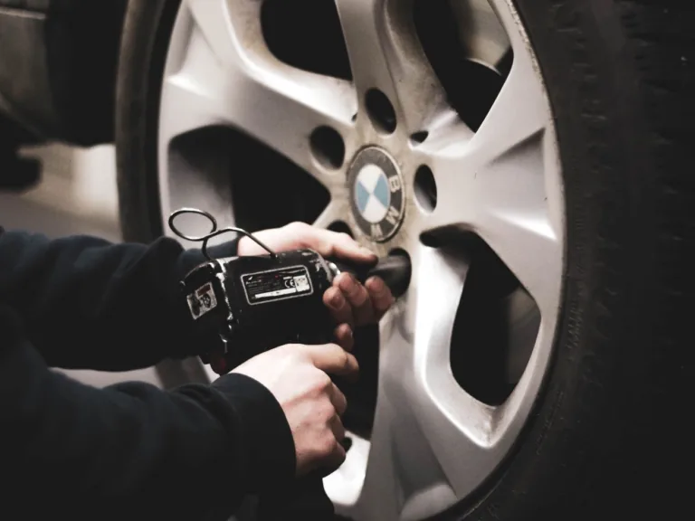 Auto riepu rotācija: kas tas ir un kāpēc tas ir svarīgi?