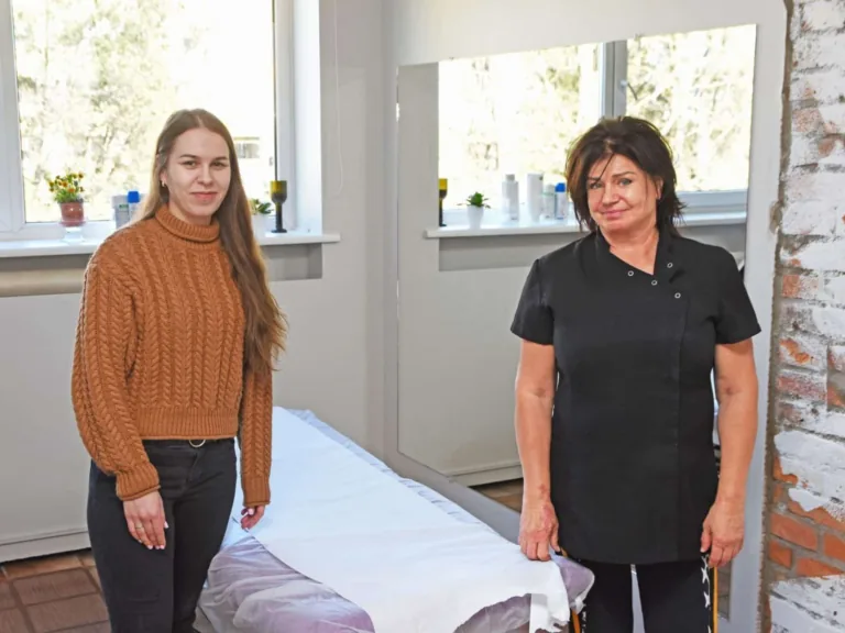 No kreisās – Iluta Brandava un Iveta Treiģe-Treide. /Foto: Edgars Lācis/