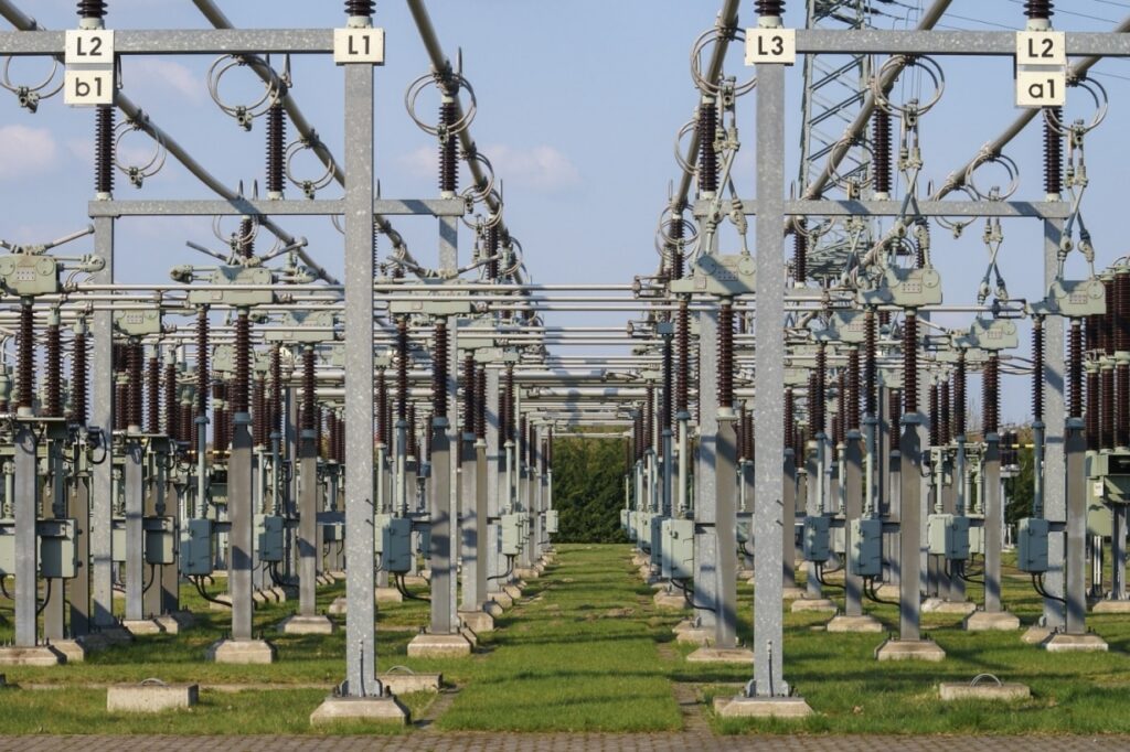 Risinājumi, kas sniedz iespēju uzņēmumā samazināt elektrības izmaksas