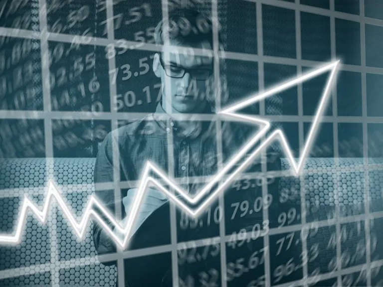 Kā sasniegt finansiālo stabilitāti? Četri noderīgi padomi
