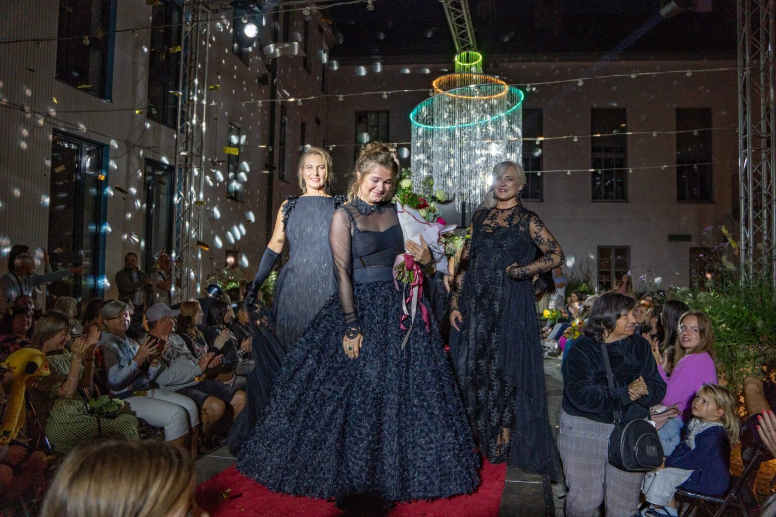 Dižmāras tirgus krāšņi noslēdzas ar modes skati
