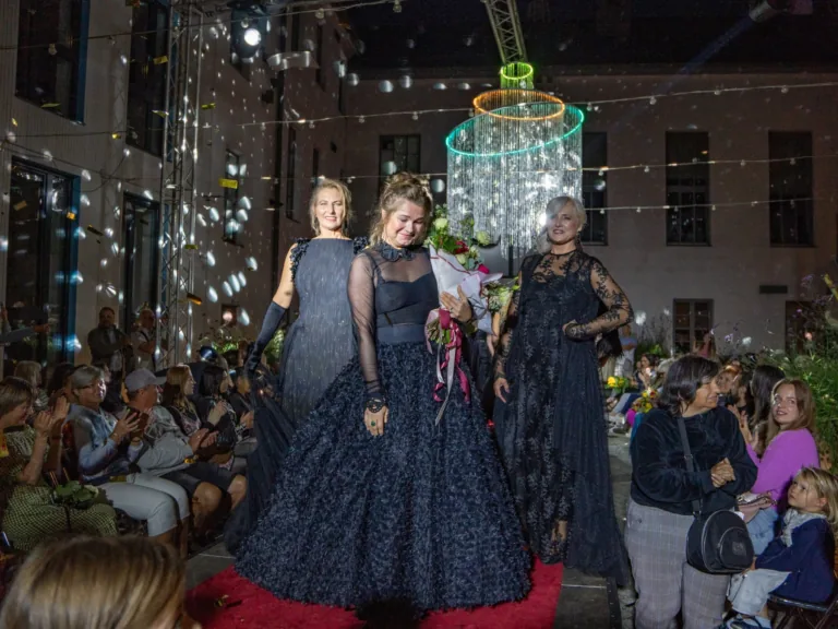 Dižmāras tirgus krāšņi noslēdzas ar modes skati