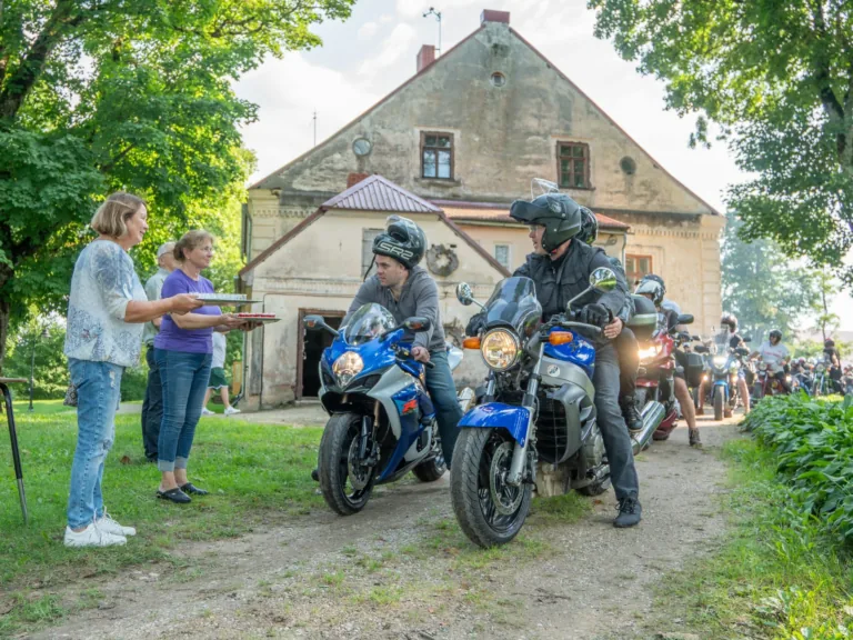 Pakalni rīb līdz pat novada robežām