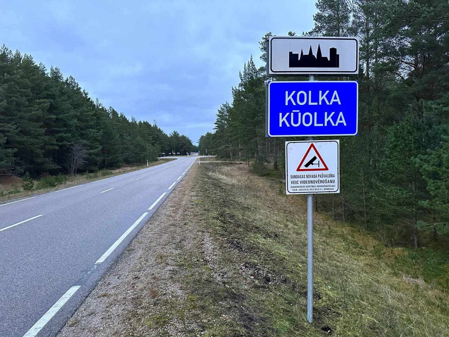 Ziemeļkurzemes piekrastē uzstādītas ceļazīmes lībiešu valodā