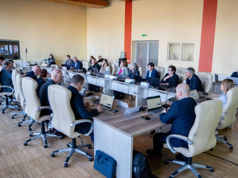 Talsu novada pašvaldības vadītājas atbilstības vērtēšanai sasaukto domes sēdi pārtrauc līdz nākamajai nedēļai