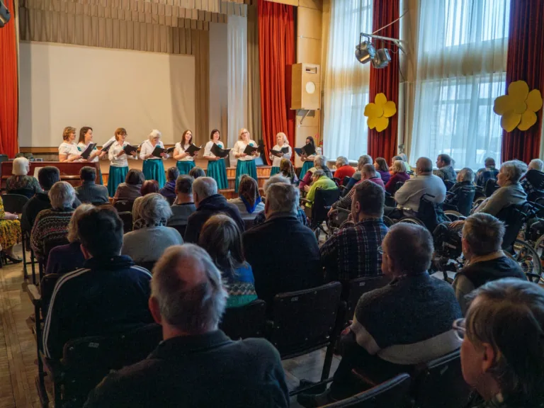 Gada jubileju nosvin Laucienas pansionāta darbinieku vokālais ansamblis​