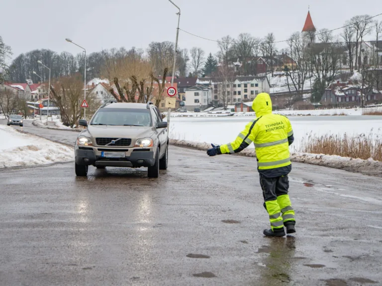 Reidā Talsos pārbaudīts vairāk nekā 300 transportlīdzekļu