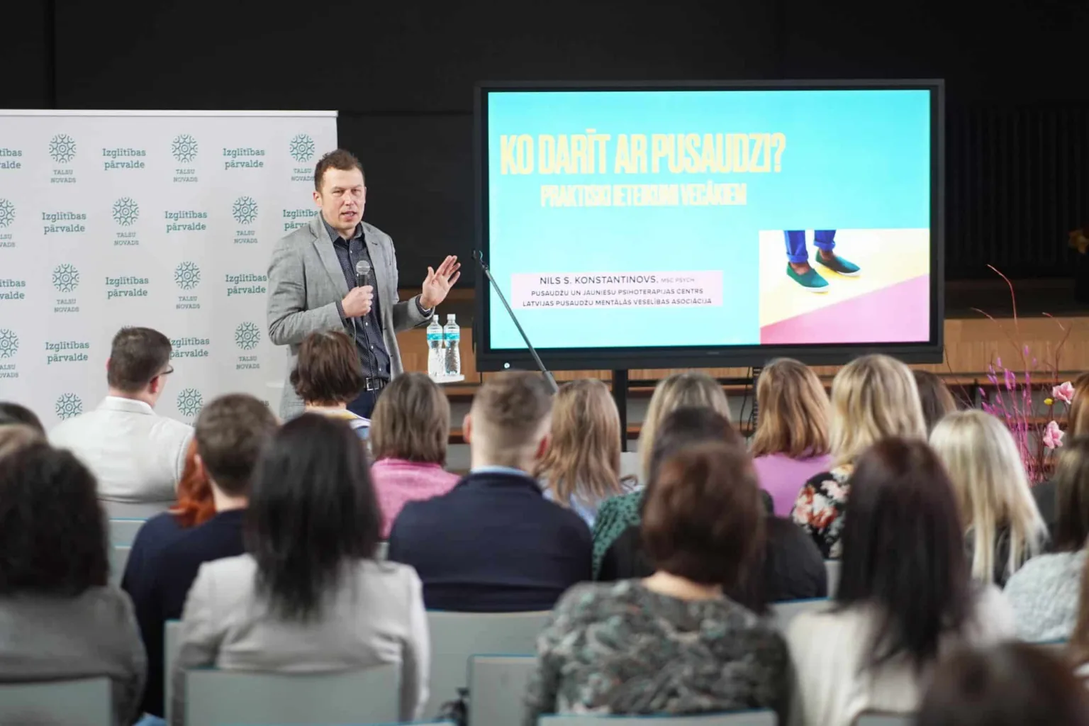 Aizvadīta konference par vecāku iespējām un izaicinājumiem