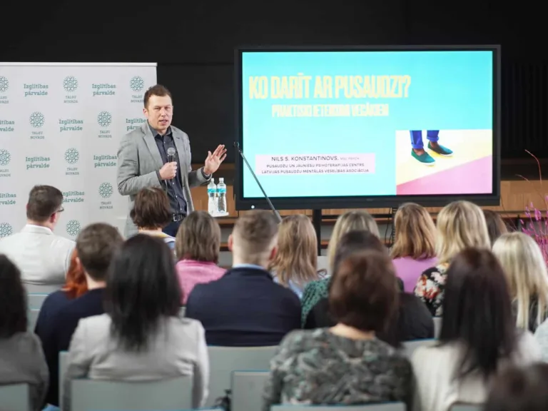 Aizvadīta konference par vecāku iespējām un izaicinājumiem