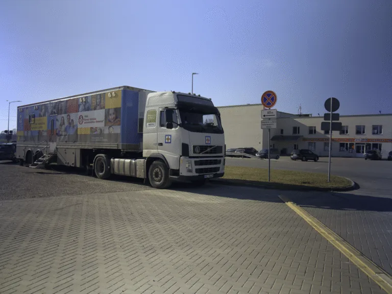 Pie bērniem dodas Mobilais veselības aprūpes centrs