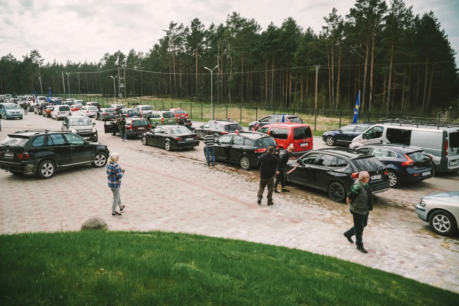 Ap 250 automašīnu no Rojas un Valdemārpils dodas protesta braucienā