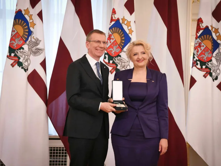 Ar Triju Zvaigžņu ordeni apbalvoti sabiedrības pārstāvji