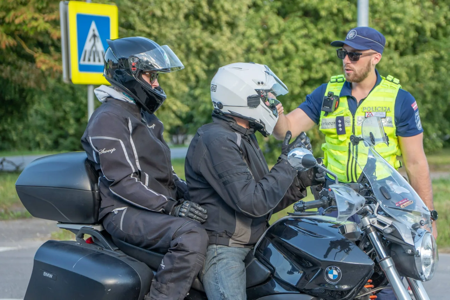 Jāņos Talsu novadā pārbauda 170 autovadītājus, velo un motobraucējus