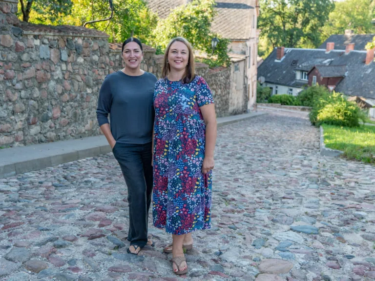 Nesūdzas par garāku un ilgāku ceļu uz darbu, jo jūtas novērtēti