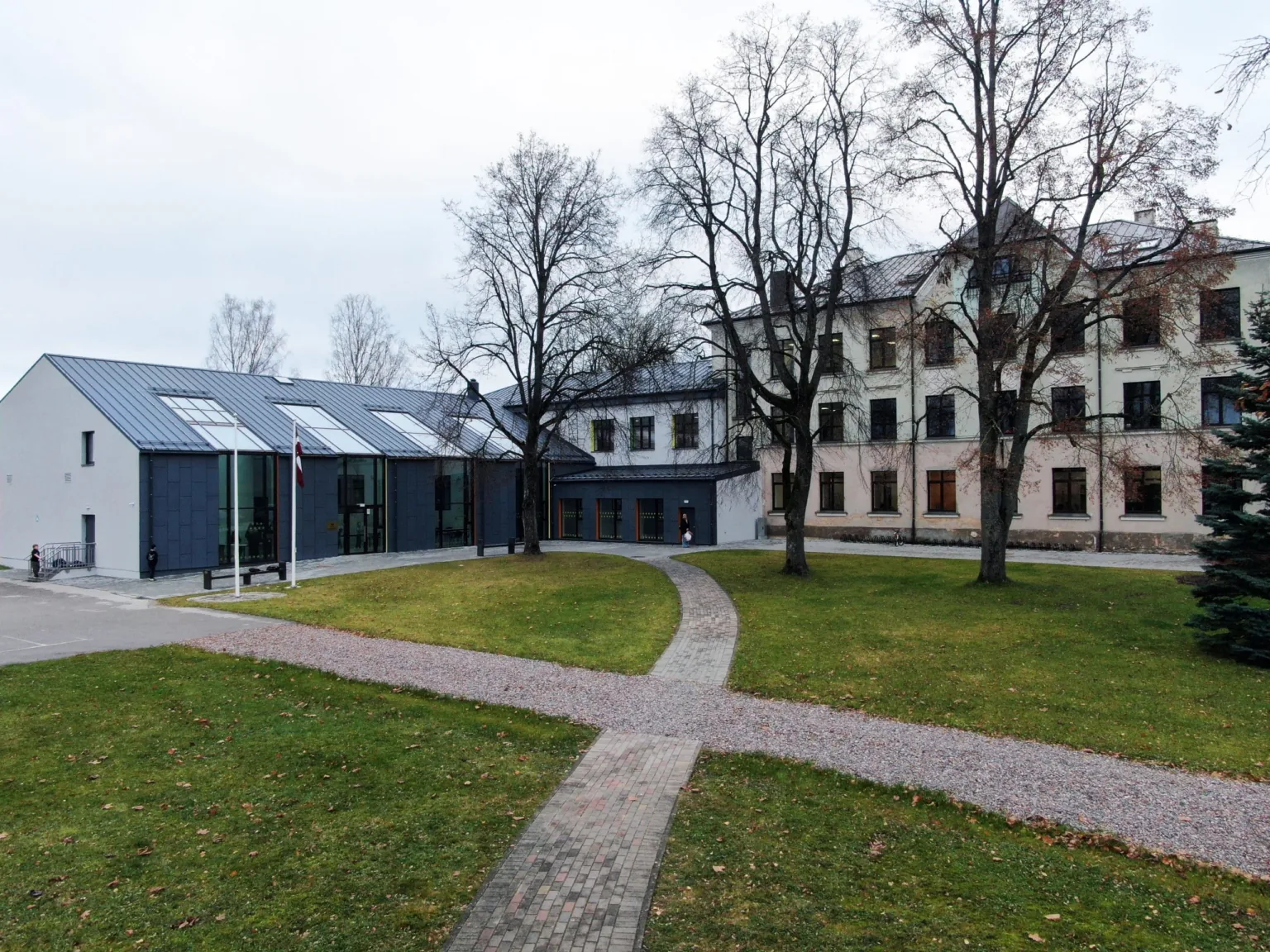 Pēc renovācijas atklāj Talsu pamatskolu