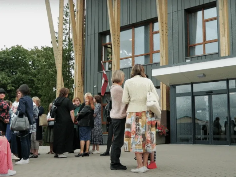 Talsu novada bibliotekāri vienojas kopējā protestā